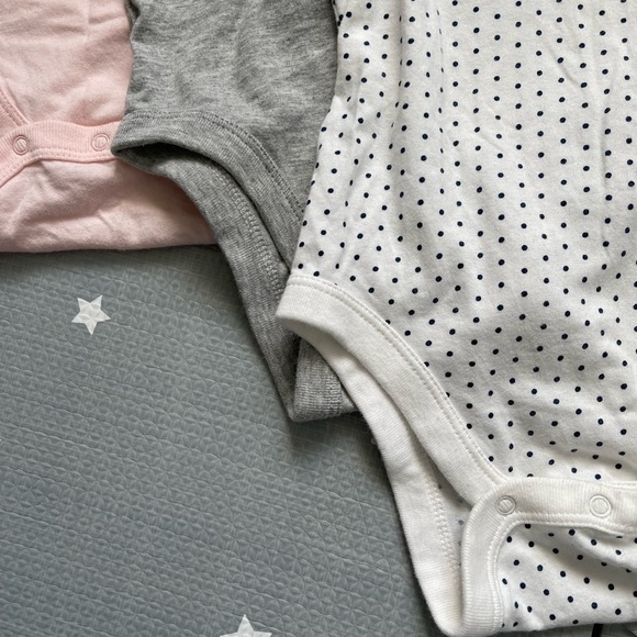 BOGO Gap - Sleeveless Bodysuit Trio, 12-18 months - Picture 4 of 6